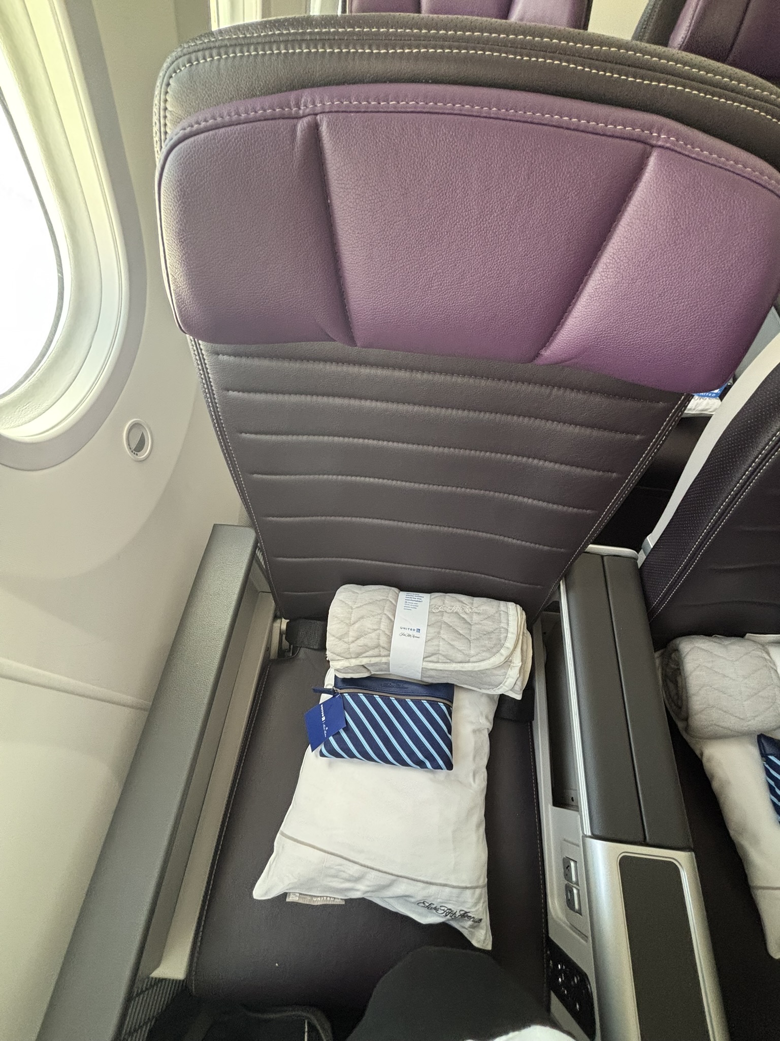 Airplane seat